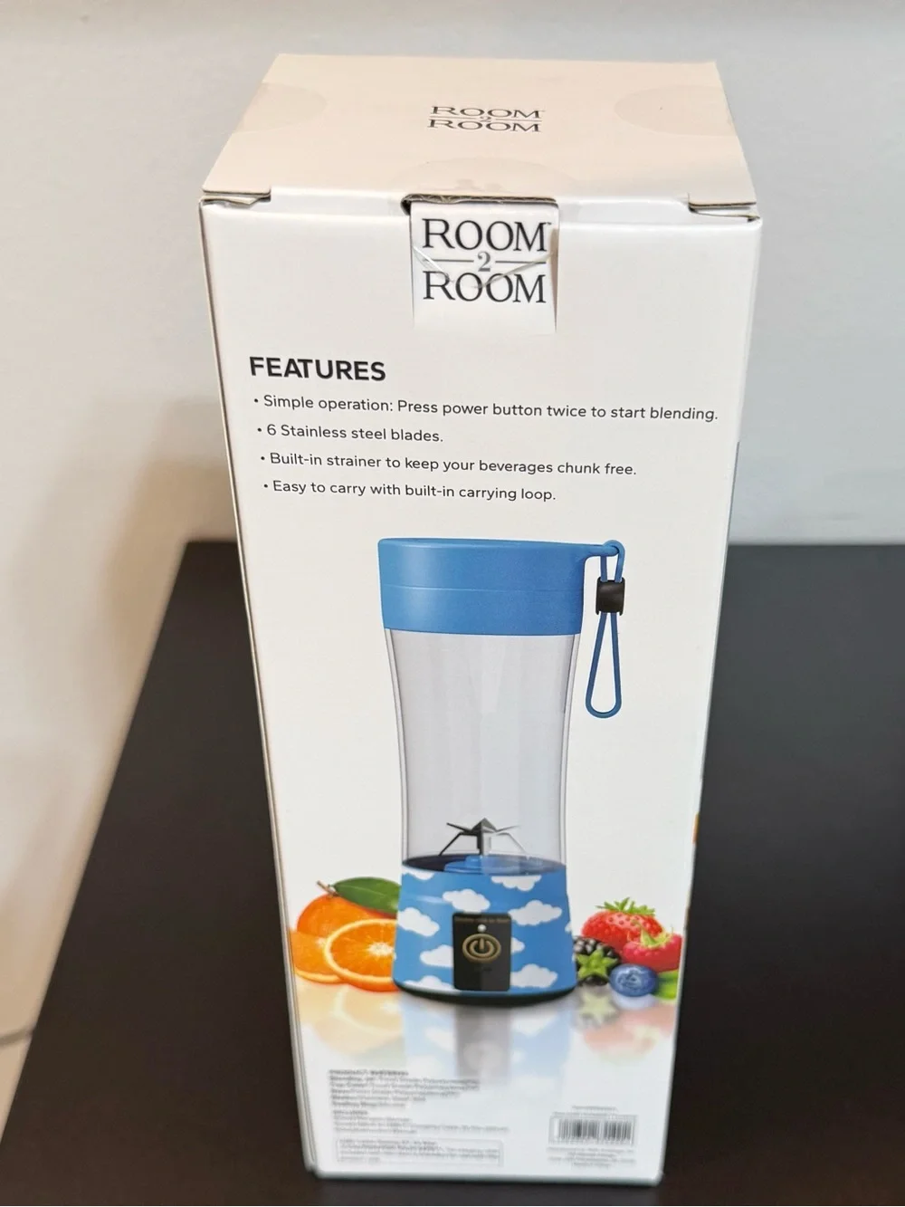 ROOM2ROOM Portable Blender -8.5fl.oz(250ml) Size:3.23”+3.15”+8.86”. New w box